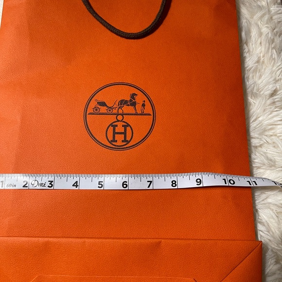 Hermes shopping bag medium tall 11” x 17” x 4” - Picture 4 of 6